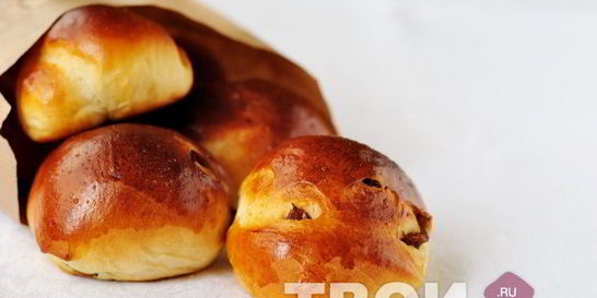 Дрожжевые булочки с изюмом