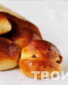 Дрожжевые булочки с изюмом