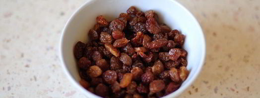 дрожжевые булочки с изюмом. Шаг 6