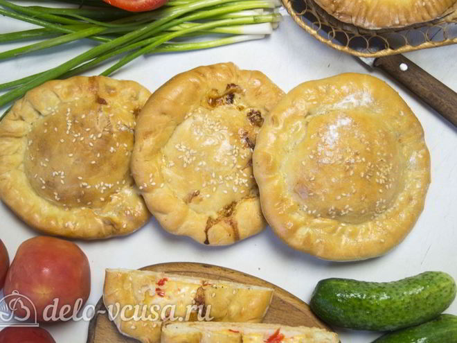 Рецепт дрожжевых булочек с колбасой и сыром