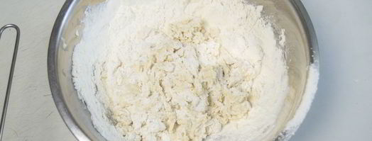 дрожжевые булочки с колбасой и сыром. Шаг 3