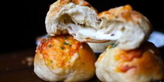 Дрожжевые булочки с сыром