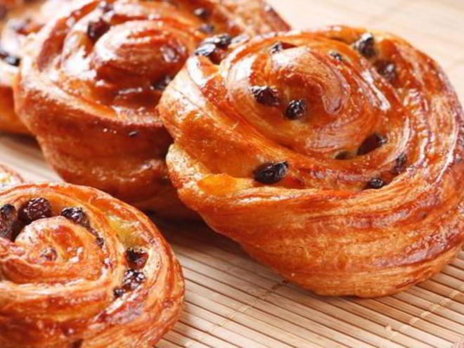 Рецепт дрожжевых венских булочек с изюмом