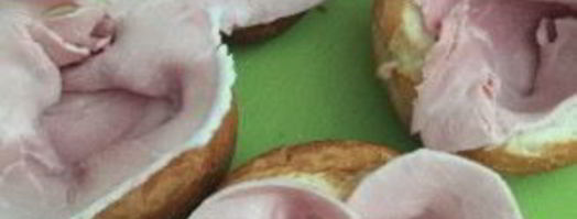 горячие булочки с яйцом, сыром и ветчиной на завтрак. Шаг 3