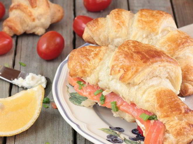Рецепт круассана с семгой и сливочным сыром