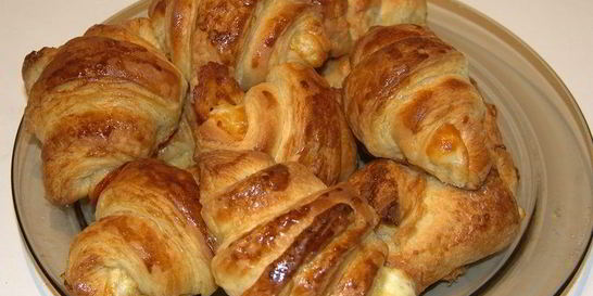 Круассаны из слоеного дрожжевого теста