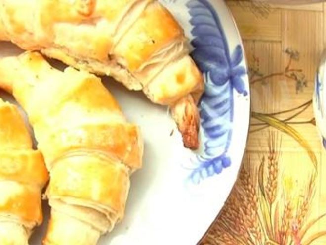 Рецепт круассанов с шоколадом из слоеного теста