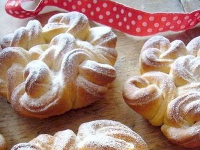 Рецепт кружевных булочек на дрожжах