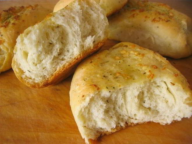 Рецепт мягких чесночных булочек