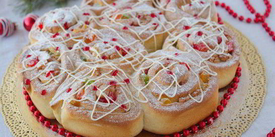 Праздничные булочки с марципаном и цукатами