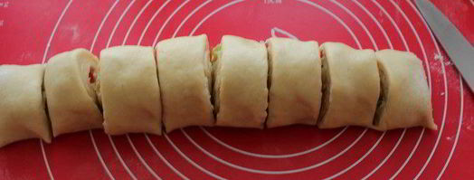 праздничные булочки с марципаном и цукатами. Шаг 9