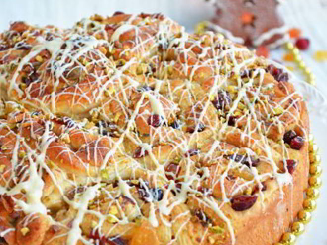 Рецепт праздничных марципановых булочек с сухофруктами