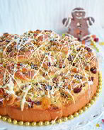 Праздничные марципановые булочки с сухофруктами