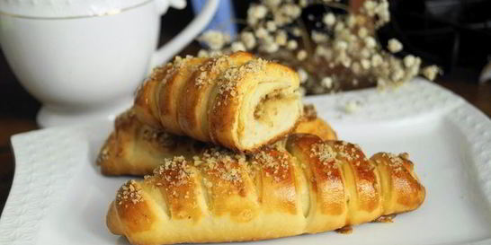 Сдобные булочки с грецкими орешками