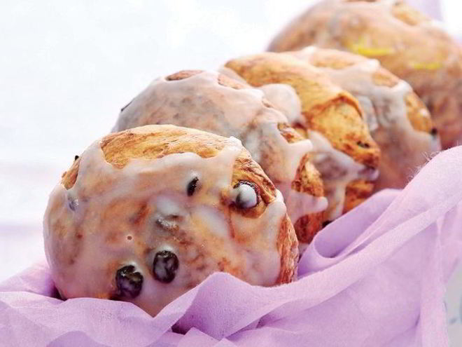 Рецепт сдобных булочек с изюмом и шоколадом