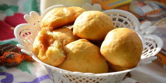 Сдобные булочки с карамельной начинкой