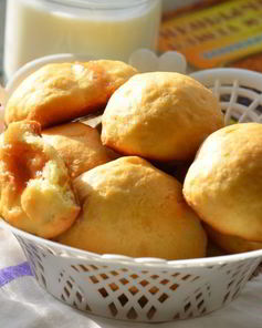 Сдобные булочки с карамельной начинкой