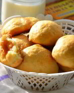 Сдобные булочки с карамельной начинкой