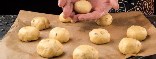 сливочные булочки с изюмом. Шаг 7