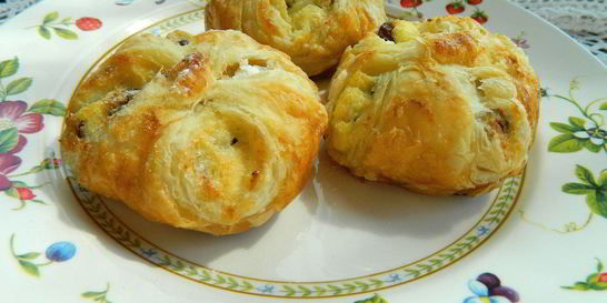 Слоеные булочки с творогом