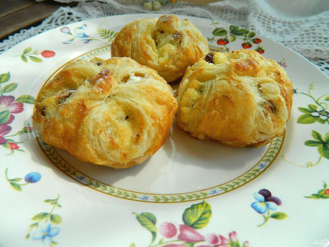 Рецепт слоеных булочек с творогом