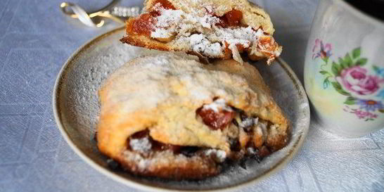 Творожные булочки с орехами, изюмом и курагой