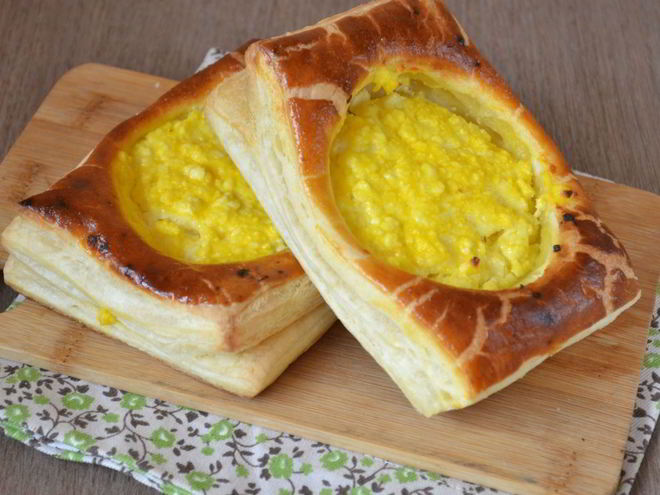 Рецепт ватрушек из слоеного бездрожжевого теста