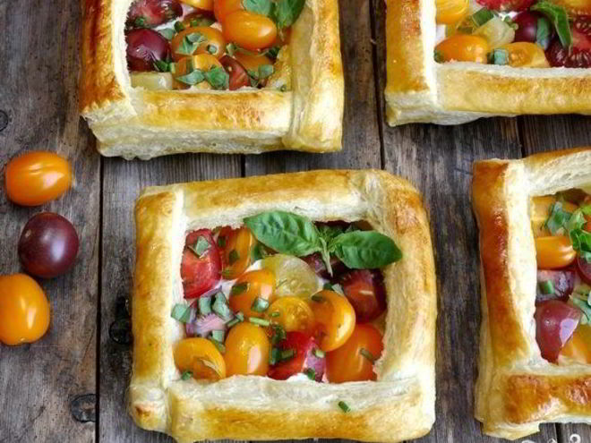 Рецепт ватрушек из слоеного теста