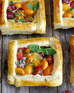 Ватрушки из слоеного теста