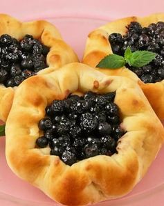 Ватрушки с черной смородиной