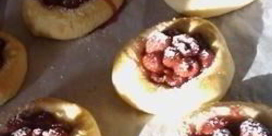 Ватрушки с ягодами