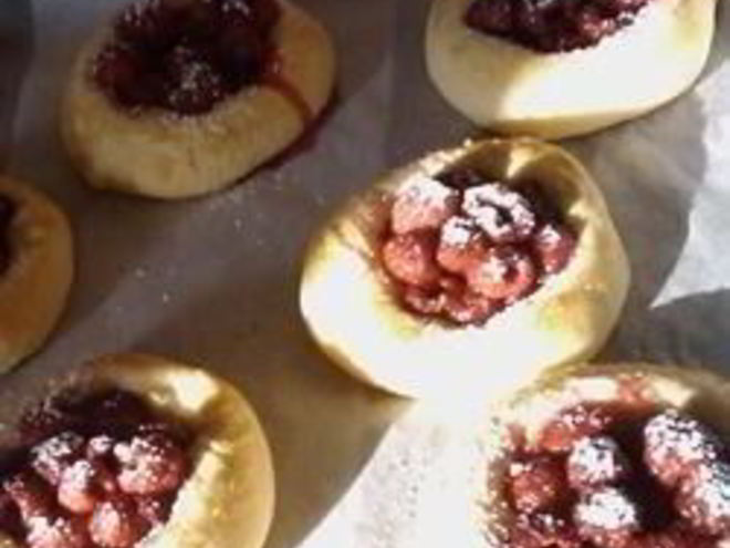 Рецепт ватрушек с ягодами