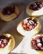 Ватрушки с ягодами