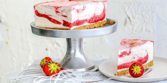 Чизкейк с клубникой без выпечки