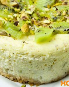 Порционные чизкейки с киви и фисташками