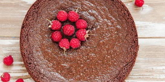 Шоколадный чизкейк с малиной