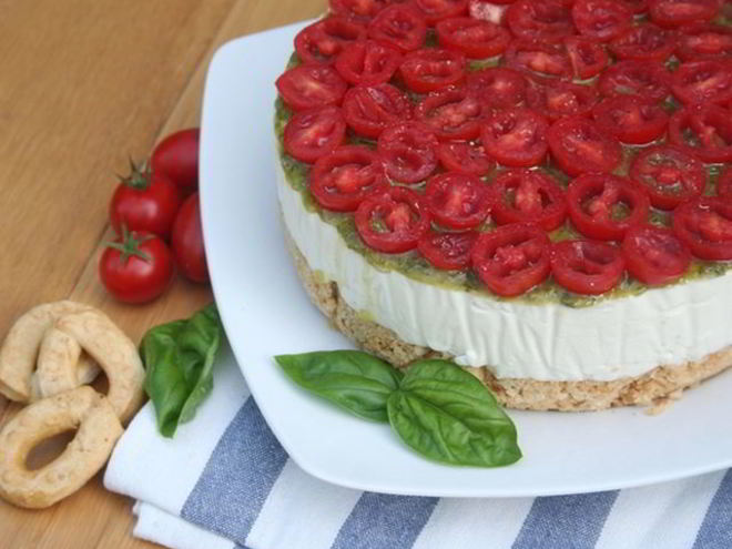 Рецепт сырного чизкейка с томатным соусом