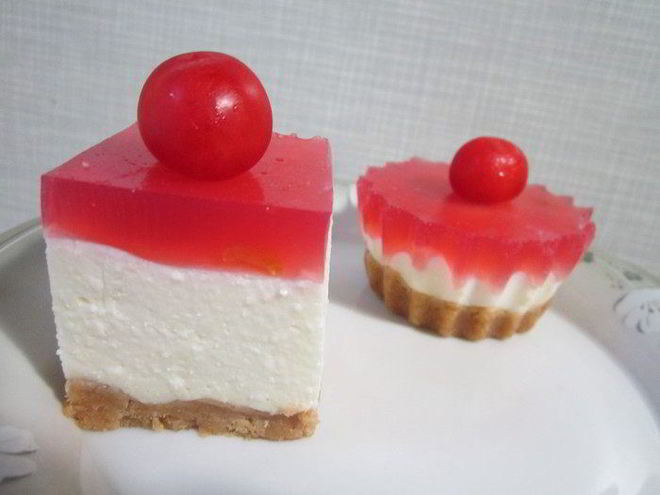 Рецепт творожных мини-чизкейков с белым шоколадом и вишней