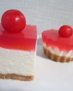 Творожные мини-чизкейки с белым шоколадом и вишней
