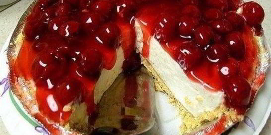 Воздушный творожный чизкейк с вишней