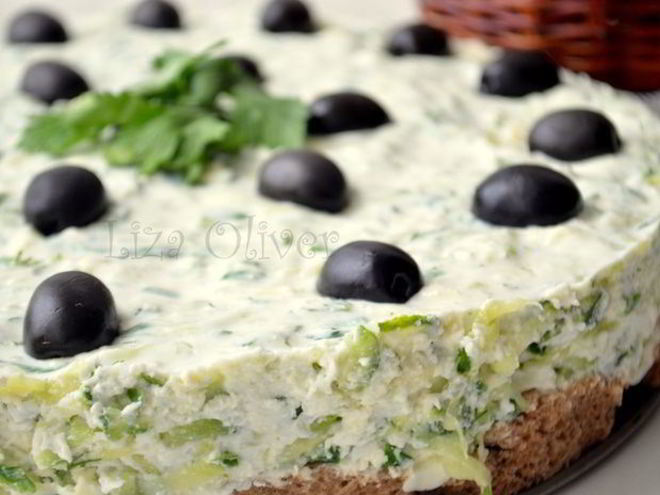 Рецепт закусочного чизкейка из брынзы и огурца