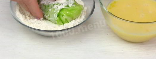 капустные конвертики с сыром. Шаг 7