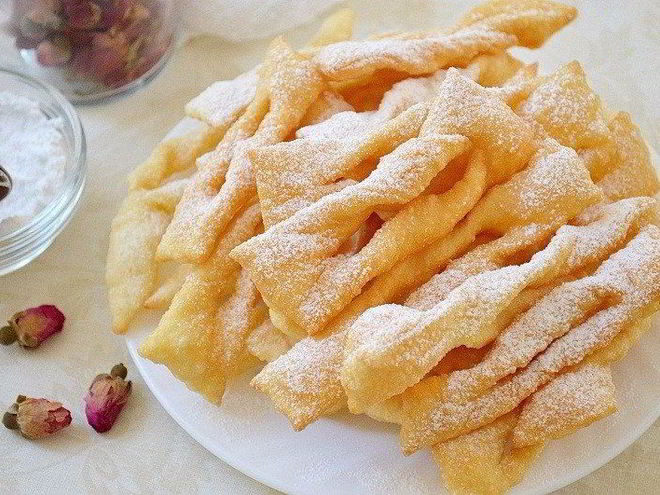 Рецепт кефирного хвороста к чаю