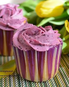 Черничные капкейки с творожно-ягодным кремом