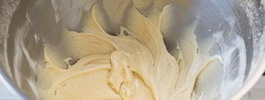 йогуртовые вишневые кексики с шоколадной крошкой. Шаг 5