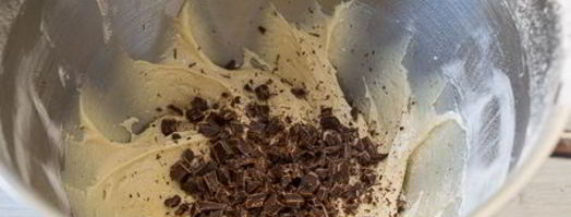 йогуртовые вишневые кексики с шоколадной крошкой. Шаг 6