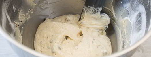 йогуртовые вишневые кексики с шоколадной крошкой. Шаг 7