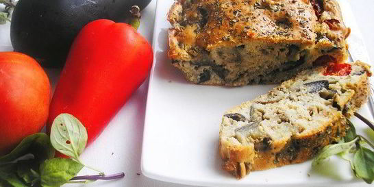 Кекс с баклажанами и помидорами черри