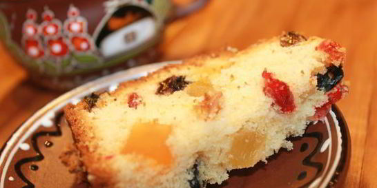 Кекс с изюмом и цукатами