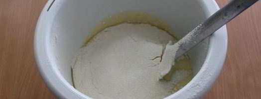 кекс с марципаном и красной смородиной. Шаг 2